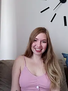 Snapshot of KisaVixen chatting on 04-19-26, 10:38 KisaVixen online show from 04-19-26, 10:38