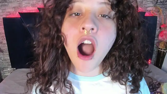 Suxan White  online show from 04-12-26, 12:19