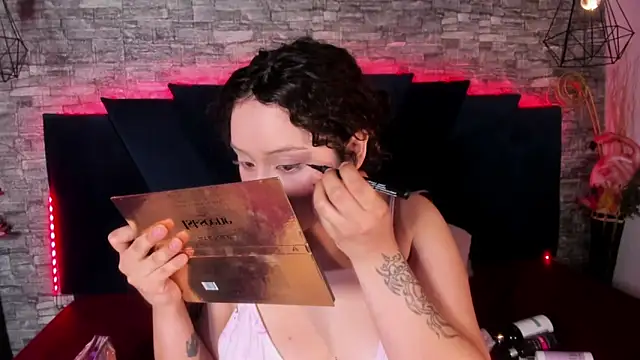 Suxan White  online show from 04-16-26, 09:39