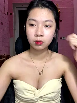 Snapshot of Phthao chatting on 10-24-25, 01:54 Phthao online show from 10-24-25, 01:54