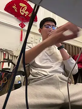 linh21107 online show from 04-09-26, 01:50