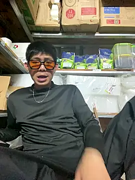 linh21107 online show from 11-05-25, 06:27