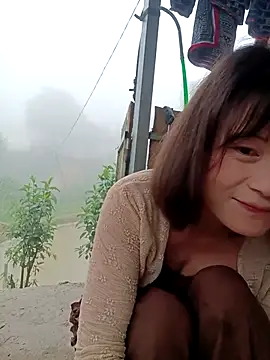 Snapshot of linda_bae00 chatting on 05-10-26, 12:03 linda bae00 online show from 05-10-26, 12:03