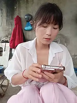 Snapshot of linda_bae00 chatting on 05-19-26, 12:37 linda bae00 online show from 05-19-26, 12:37