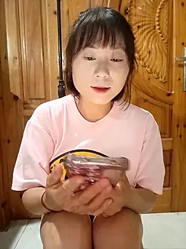 Snapshot of linda_bae00 chatting on 05-08-26, 12:31 linda bae00 online show from 05-08-26, 12:31