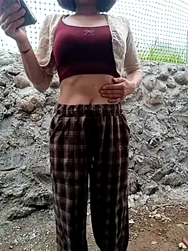 Snapshot of linda_bae00 chatting on 04-22-26, 12:50 linda bae00 online show from 04-22-26, 12:50