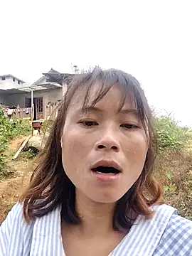 Snapshot of linda_bae00 chatting on 10-11-25, 02:45 linda bae00 online show from 10-11-25, 02:45