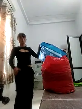 Snapshot of linda_bae00 chatting on 10-10-25, 02:23 linda bae00 online show from 10-10-25, 02:23