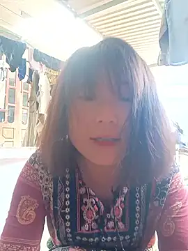 Snapshot of linda_bae00 chatting on 05-05-26, 11:13 linda bae00 online show from 05-05-26, 11:13