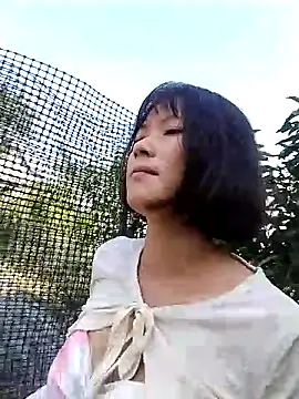 Snapshot of linda_bae00 chatting on 10-21-25, 04:01 linda bae00 online show from 10-21-25, 04:01