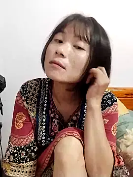 Snapshot of linda_bae00 chatting on 10-18-25, 01:57 linda bae00 online show from 10-18-25, 01:57