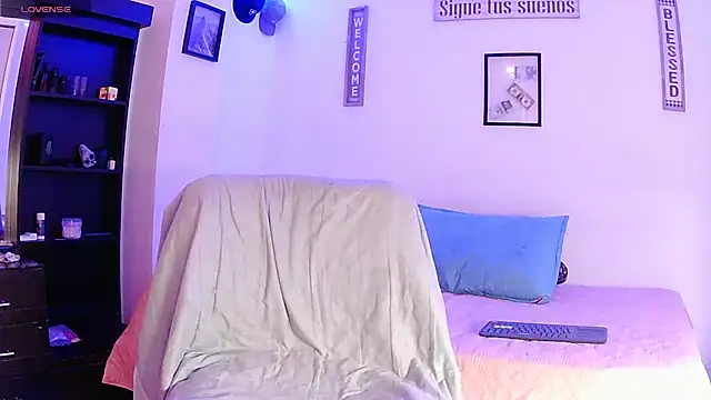 Snapshot of __abrill__ chatting on 09-11-25, 12:10   abrill   online show from 09-11-25, 12:10