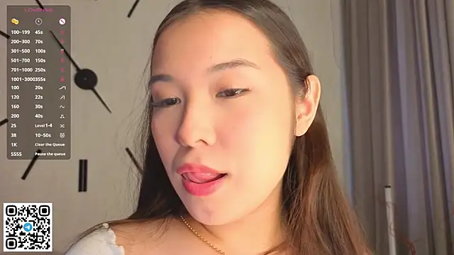 AlberthaEscue online show from 10-20-25, 04:14