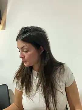 Snapshot of Danielaeliana chatting on 05-29-26, 02:06 Danielaeliana online show from 05-29-26, 02:06