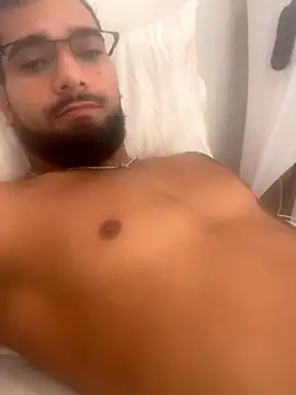 Snapshot of misteriosoa351 chatting on 10-25-25, 10:47 misteriosoa351 online show from 10-25-25, 10:47