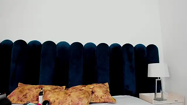 EmilyHanks  online show from 11-28-25, 11:38