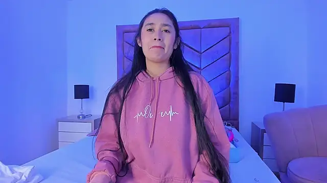 EmilyHanks  online show from 06-19-26, 02:01