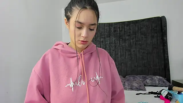 EmilyHanks  online show from 04-25-26, 01:36