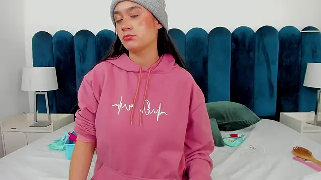 EmilyHanks  online show from 11-14-25, 11:19