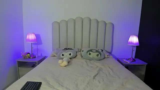 SofieBunnie online show from 11-10-25, 11:10