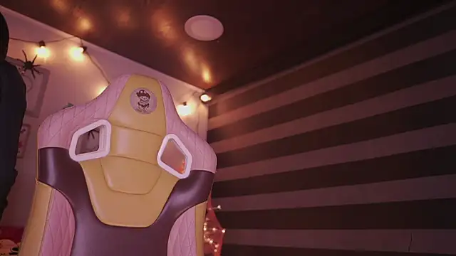 Lana Dreams  online show from 10-29-25, 11:25