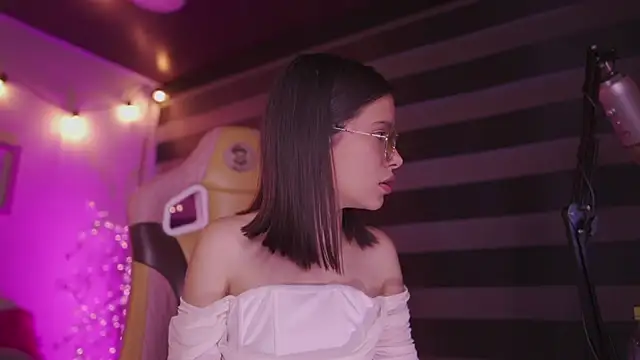 Lana Dreams  online show from 11-19-25, 10:32