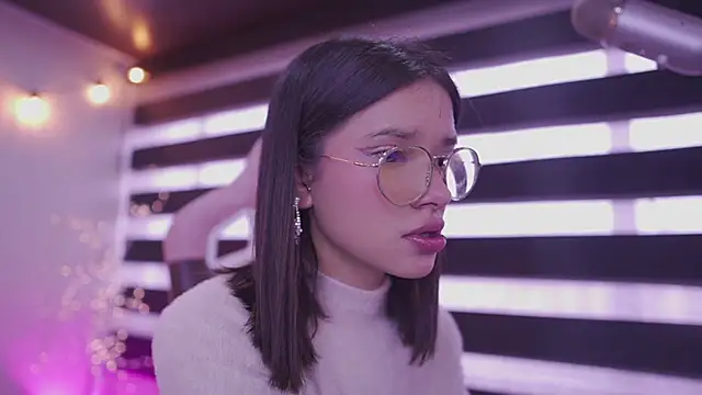 Lana Dreams  online show from 11-24-25, 09:15