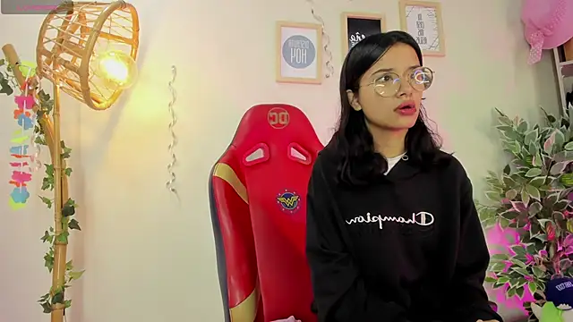 Lana Dreams  online show from 09-18-25, 01:36