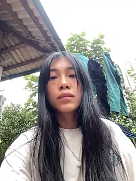 EmLy02 online show from 10-30-25, 09:51