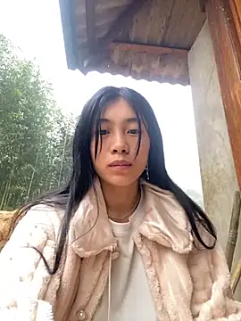 EmLy02 online show from 11-18-25, 01:10