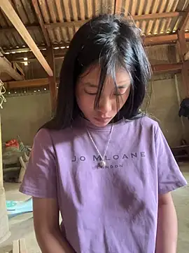 EmLy02 online show from 04-10-26, 04:19