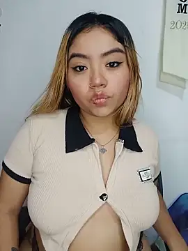 Snapshot of Emily__Hott chatting on 06-04-26, 08:57 Emily Hott online show from 06-04-26, 08:57