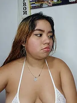 Snapshot of Emily__Hott chatting on 05-22-26, 09:07 Emily Hott online show from 05-22-26, 09:07