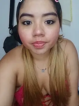 Snapshot of Emily__Hott chatting on 06-21-26, 04:07 Emily Hott online show from 06-21-26, 04:07