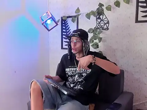 Snapshot of nicolai_drake chatting on 10-10-25, 03:29 nicolai drake online show from 10-10-25, 03:29