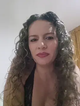 Snapshot of Nina_vallon chatting on 05-15-26, 10:35 Nina vallon online show from 05-15-26, 10:35