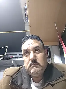 Snapshot of mM0140 chatting on 12-15-25, 03:51 mM0140 online show from 12-15-25, 03:51