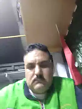 Snapshot of mM0140 chatting on 12-13-25, 11:11 mM0140 online show from 12-13-25, 11:11