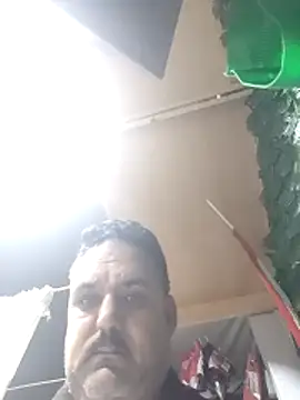 Snapshot of mM0140 chatting on 12-17-25, 09:31 mM0140 online show from 12-17-25, 09:31