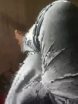 Snapshot of mM0140 chatting on 12-21-25, 10:17 mM0140 online show from 12-21-25, 10:17