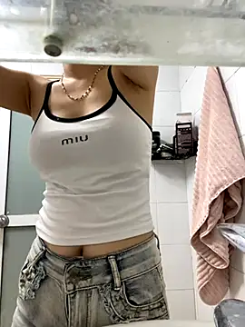 Snapshot of Miumieu chatting on 09-24-25, 02:51 Miumieu online show from 09-24-25, 02:51