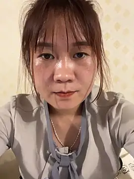Snapshot of qinejr37 chatting on 09-19-25, 05:00 qinejr37 online show from 09-19-25, 05:00
