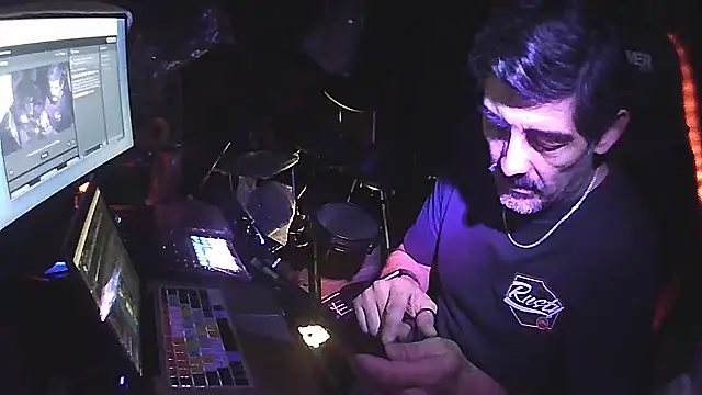 Snapshot of Rod_Contreras_ARG chatting on 11-08-25, 03:10 Rod Contreras ARG online show from 11-08-25, 03:10