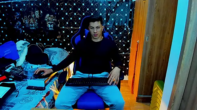 javiersexymann online show from 12-04-25, 12:31