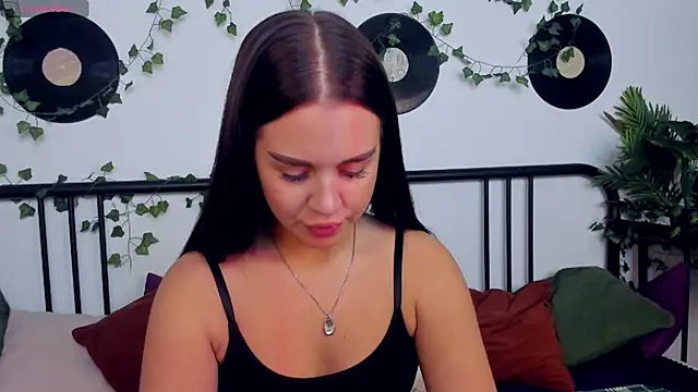 Snapshot of AmeliaRoyale chatting on 09-15-25, 03:18 AmeliaRoyale online show from 09-15-25, 03:18