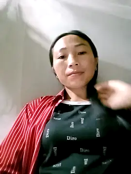 Snapshot of lucybaby00 chatting on 05-10-26, 01:04 lucybaby00 online show from 05-10-26, 01:04