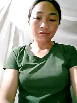 Snapshot of lucybaby00 chatting on 04-18-26, 10:32 lucybaby00 online show from 04-18-26, 10:32