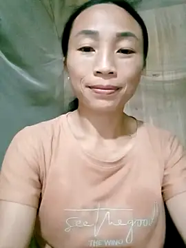 Snapshot of lucybaby00 chatting on 10-11-25, 05:30 lucybaby00 online show from 10-11-25, 05:30