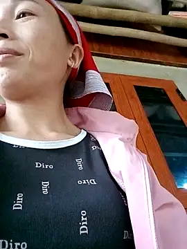 Snapshot of lucybaby00 chatting on 12-17-25, 09:25 lucybaby00 online show from 12-17-25, 09:25