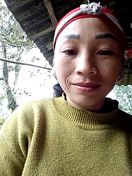 Snapshot of lucybaby00 chatting on 11-17-25, 01:42 lucybaby00 online show from 11-17-25, 01:42